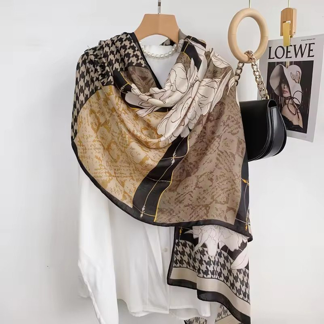 Hot Selling Geometric Design Long Scarves Shawls Luxury Brand Designer Ladies Winter Warm Thick Printed Scarf